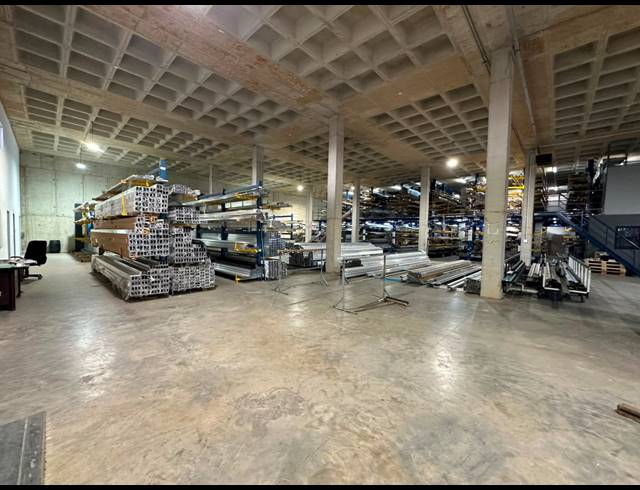 5,002M² WAREHOUSE TO LET IN COSMO BUSINESS PARK